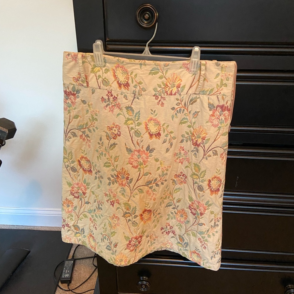 Vguc size small Express floral tapestry skirt